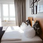 Rheinpromenade8 Szálloda 3*