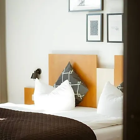 Rheinpromenade8 Hotel 3*