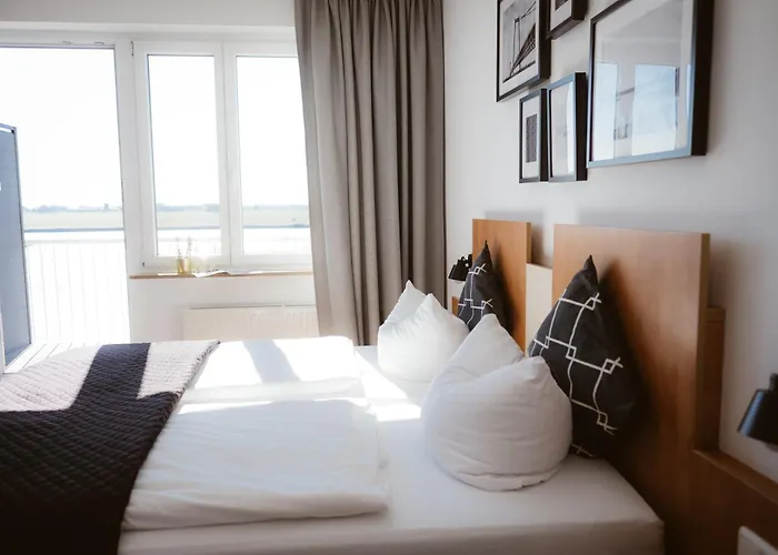 Rheinpromenade8 Hotel 3*